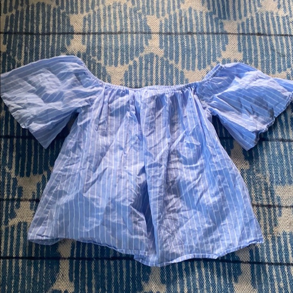 Express off the shoulder top! - Picture 2 of 8